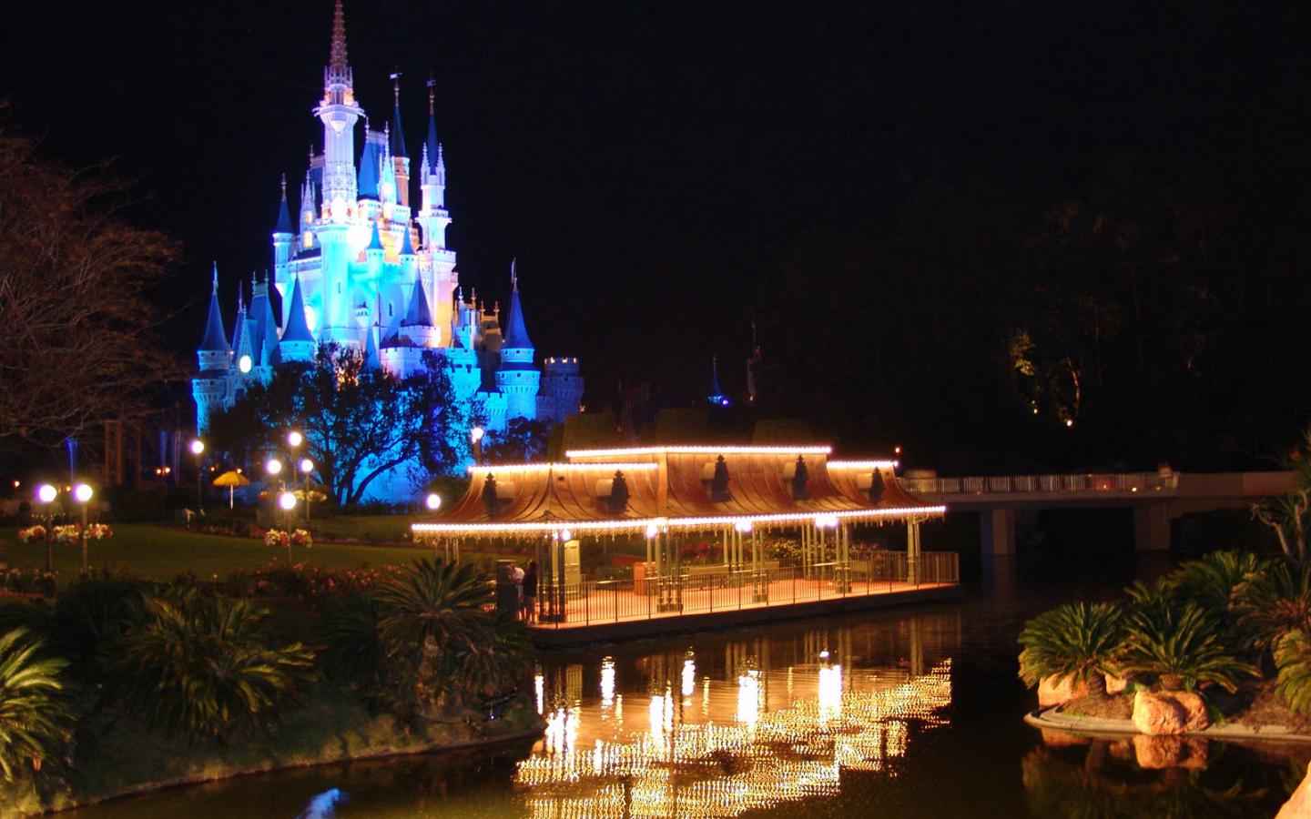 Disney-World-Night-Orlando-Florida-United-States.jpg. 